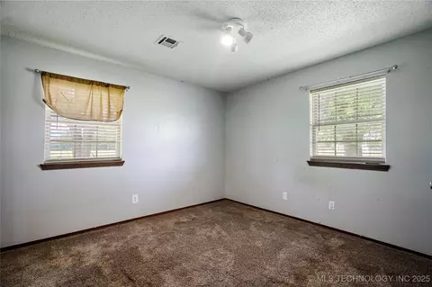 Bedroom - 426670 1150 Rd, Eufaula, OK 74426 photo 2 of 3