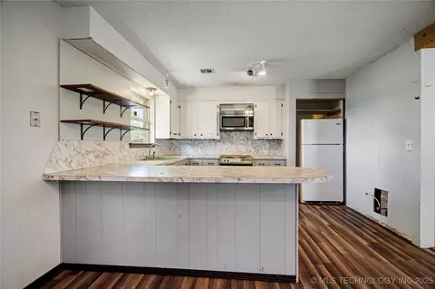 Kitchen - 426670 1150 Rd, Eufaula, OK 74426 photo 1 of 2