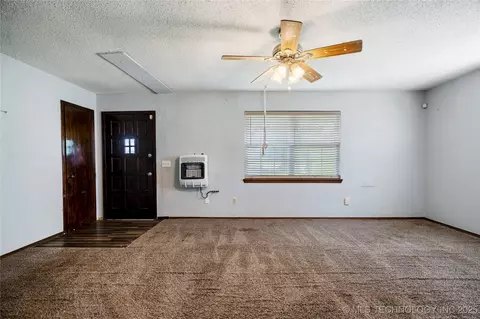 Living - 426670 1150 Rd, Eufaula, OK 74426 photo 2 of 2