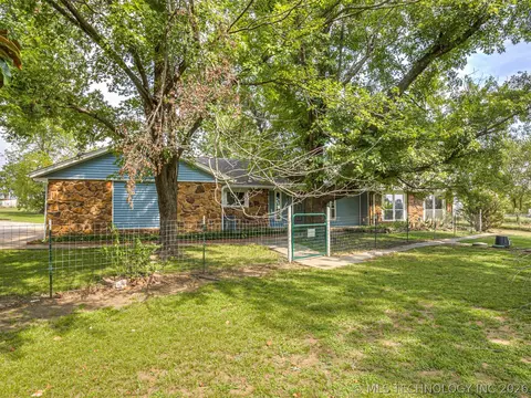 35597 E 140th St, Coweta, OK 74429