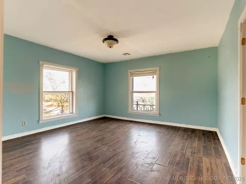 Bedroom - 130 E 16th St, Ada, OK 74820 photo 3 of 4
