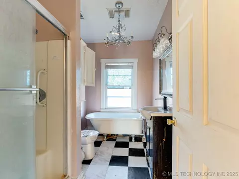 Bath - 130 E 16th St, Ada, OK 74820 photo 3 of 3
