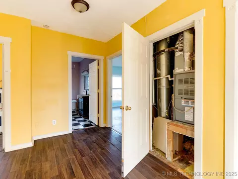 Entry Way - 130 E 16th St, Ada, OK 74820 photo 5 of 6