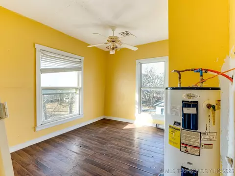 Bedroom - 130 E 16th St, Ada, OK 74820 photo 4 of 4
