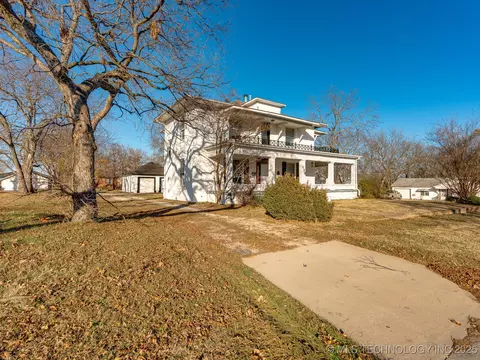 Exterior - 130 E 16th St, Ada, OK 74820 photo 2 of 9