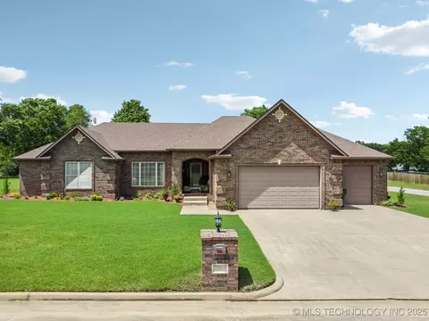 2207 Fieldstone Ct, Okmulgee, OK 74447