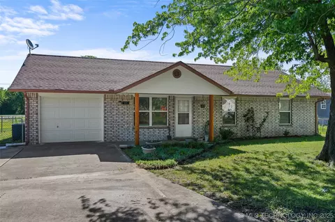 311 N 1st St, Porum, OK 74455