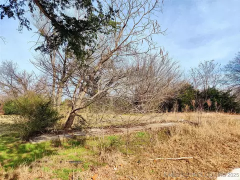 E Dewey Avenue, Sapulpa, OK 74066