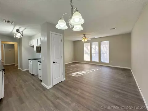1318 E Oak St, Cushing, OK 74023 photo 6