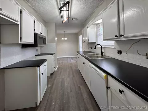 1318 E Oak St, Cushing, OK 74023 photo 3