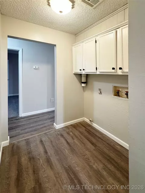 1318 E Oak St, Cushing, OK 74023 photo 8
