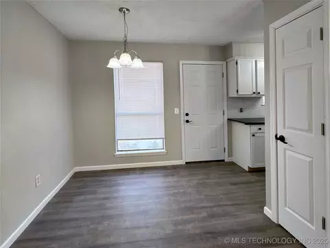 1318 E Oak St, Cushing, OK 74023 photo 5
