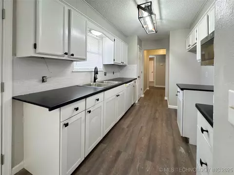 1318 E Oak St, Cushing, OK 74023 photo 2