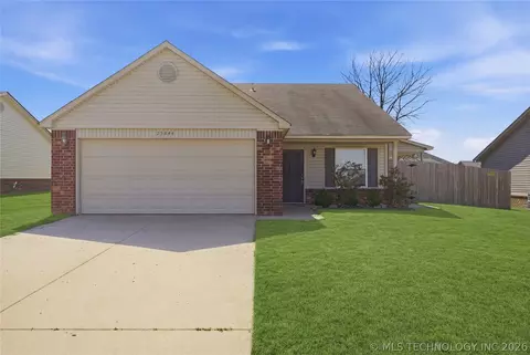 25844 E 90th St E, Broken Arrow, OK 74014