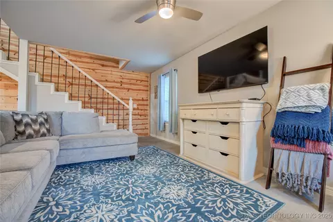 Living - 555 Williams Dr, Eufaula, OK 74432 photo 3 of 4