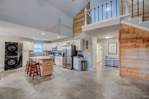 Entry Way - 555 Williams Dr, Eufaula, OK 74432 photo 1 of 2