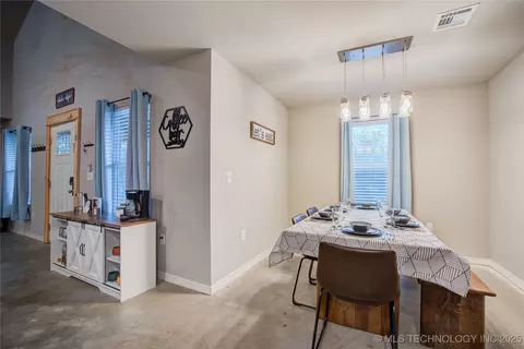 Dining - 555 Williams Dr, Eufaula, OK 74432 photo 1 of 3