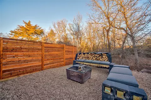 Exterior - 555 Williams Dr, Eufaula, OK 74432 photo 6 of 10