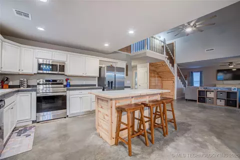 Kitchen - 555 Williams Dr, Eufaula, OK 74432 photo 1 of 4