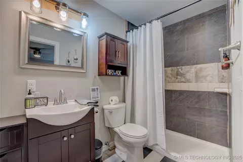 Bath - 555 Williams Dr, Eufaula, OK 74432 photo 1 of 4