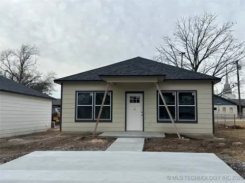 608 S 3rd St, Morris, OK 74445