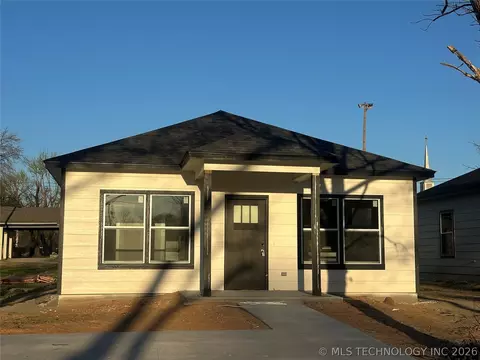 612 S 3rd St, Morris, OK 74445