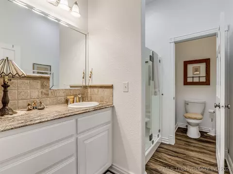 Bath - 32825 E 740 Rd, Wagoner, OK 74467 photo 3 of 3