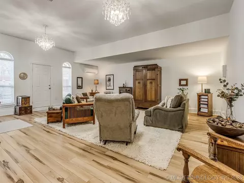 Living - 32825 E 740 Rd, Wagoner, OK 74467 photo 4 of 6