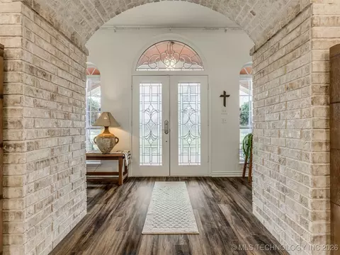 Entry Way - 32825 E 740 Rd, Wagoner, OK 74467 photo 1 of 3