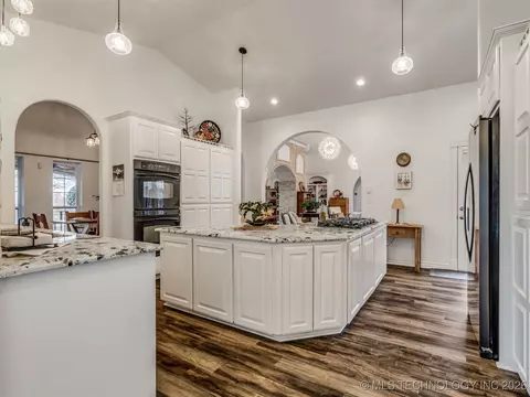 Kitchen - 32825 E 740 Rd, Wagoner, OK 74467 photo 2 of 3