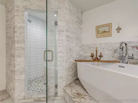 Bath - 32825 E 740 Rd, Wagoner, OK 74467 photo 2 of 3