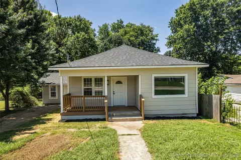 514 S Broadway Ave, Coweta, OK 74429