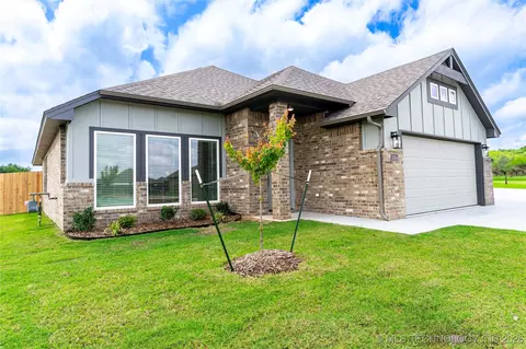 10914 S 272nd East Ave, Coweta, OK 74429