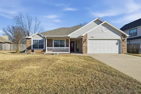 5305 S Maple Pl, Broken Arrow, OK 74011