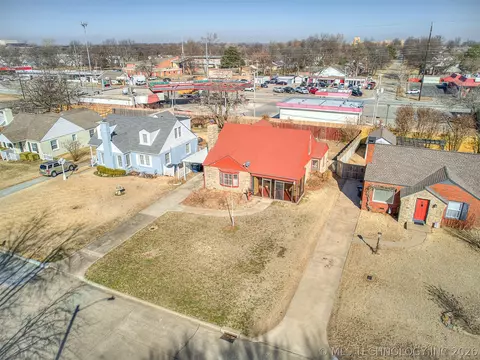 3923 E 11th Pl, Tulsa, OK 74112