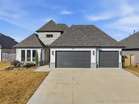 3200 W Tucson Ct, Broken Arrow, OK 74011