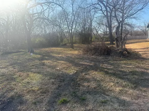 500 S Division St, Coweta, OK 74429