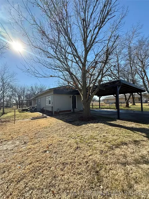 1210 NE 8th St, Wagoner, OK 74467