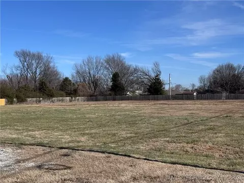 E Kenwood, Siloam Springs, AR 72761
