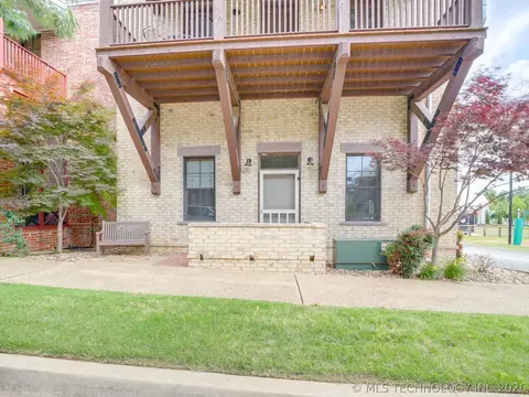29 Park St, Carlton Landing, OK 74432