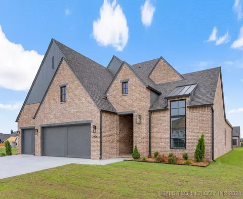 2704 W Twin Oaks St, Broken Arrow, OK 74012