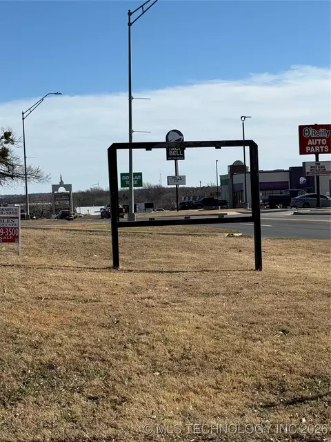 1718 W Broadway Ave, Sulphur, OK 73086