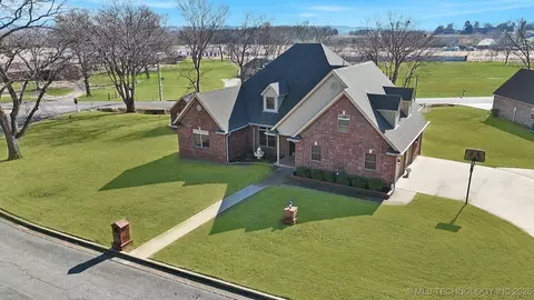 607 Sterling Hills Dr, Fort Gibson, OK 74434