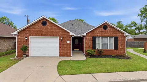 315 Savannah Park St, Pryor, OK 74361