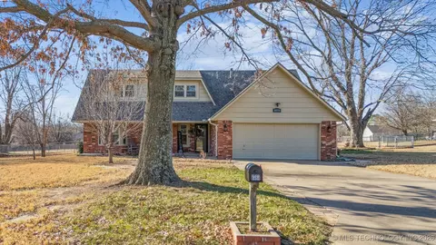 8494 S Murphree Dr, Broken Arrow, OK 74014
