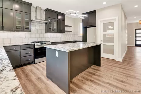 Kitchen - 728 E Tecumseh St N, Tulsa, OK 74106 photo 5 of 8