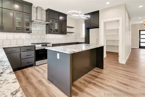 Kitchen - 728 E Tecumseh St N, Tulsa, OK 74106 photo 4 of 8