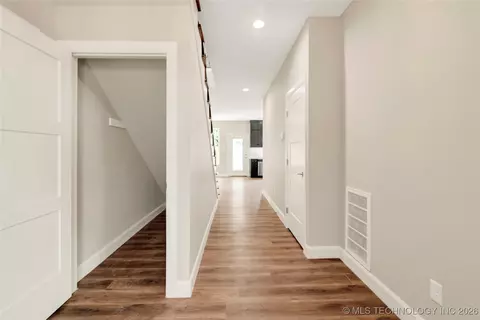 Entry Way - 728 E Tecumseh St N, Tulsa, OK 74106 photo 2 of 4
