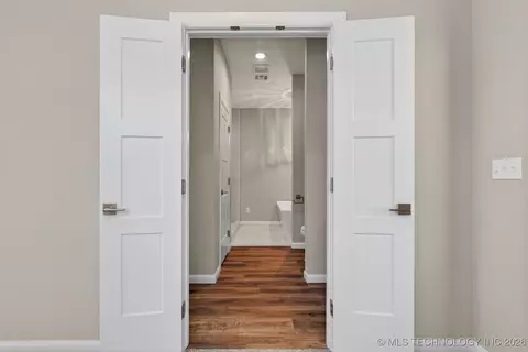 Entry Way - 728 E Tecumseh St N, Tulsa, OK 74106 photo 4 of 4