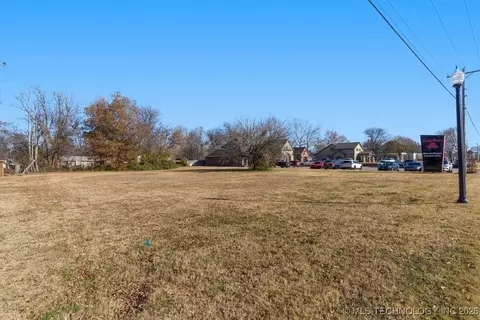 243 E 141st St, Glenpool, OK 74033 photo 3